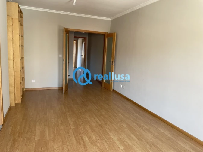 Apartamento T1 para Venda em Paranhos Foto 10