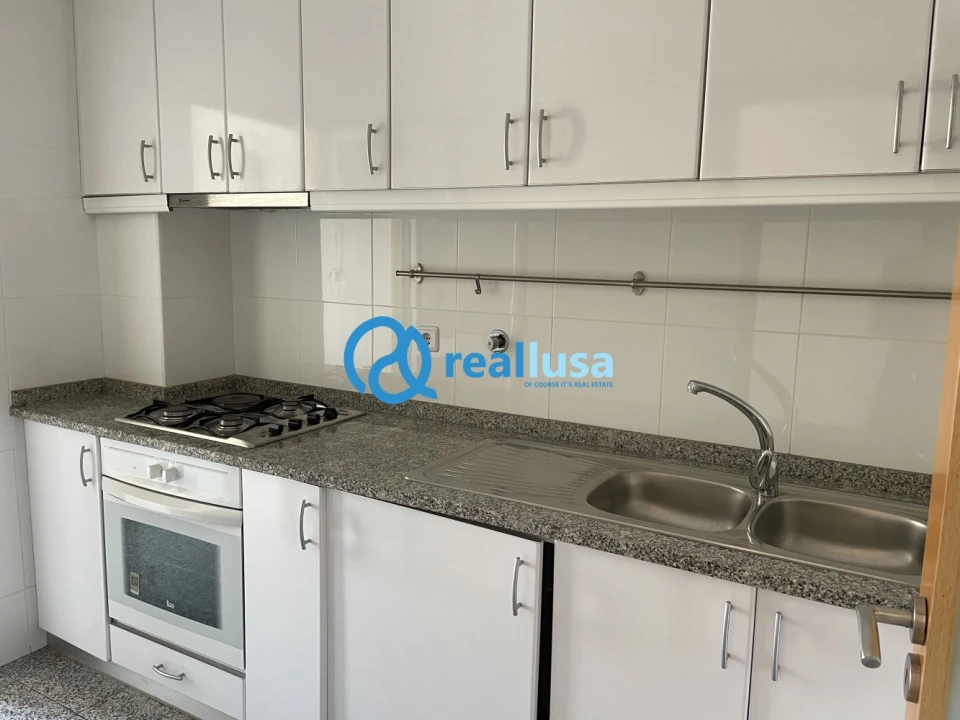 Apartamento T1 para Venda em Paranhos Foto 4
