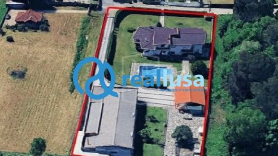 Moradia T5 para Venda em Ruivães e Novais