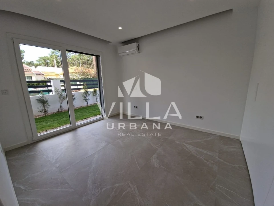 Moradia T4 para Venda em Charneca de Caparica e Sobreda Foto 17