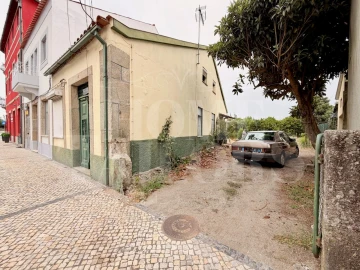 Moradia T4 para Venda em Currelos, Papízios e Sobral