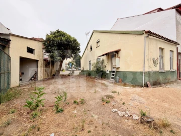 Moradia T4 para Venda em Currelos, Papízios e Sobral