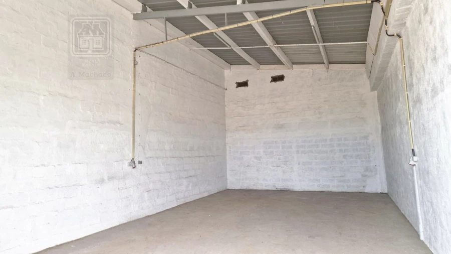 Armazém para Arrendamento em Cabouco