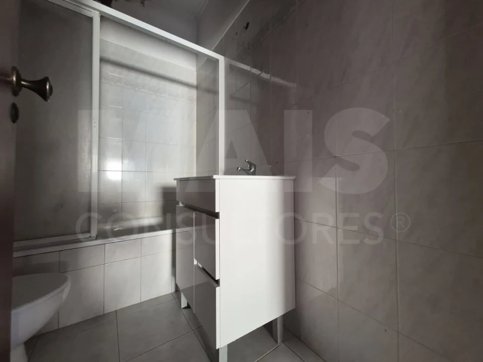 Apartamento T2 para Venda em Rio de Mouro Foto 12