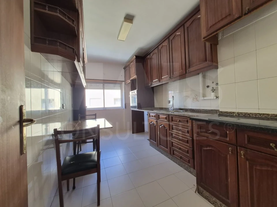 Apartamento T2 para Venda em Rio de Mouro Foto 2