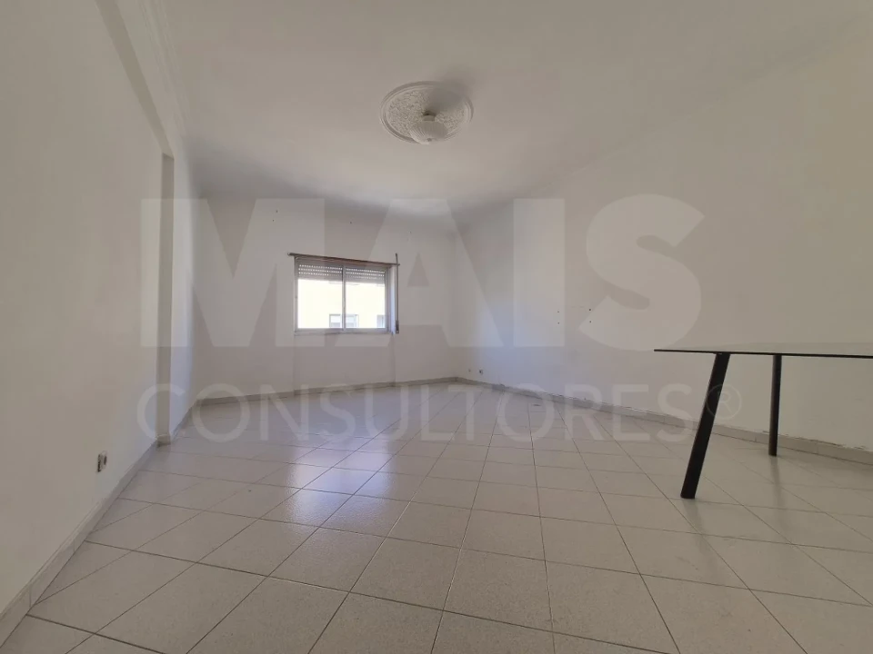 Apartamento T2 para Venda em Rio de Mouro Foto 4