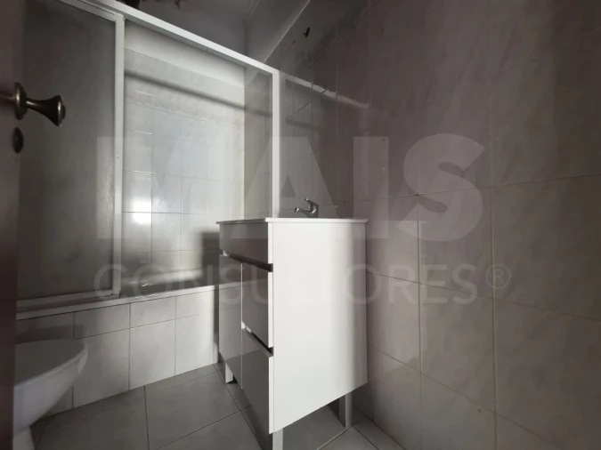 Apartamento T2 para Venda em Rio de Mouro Foto 12