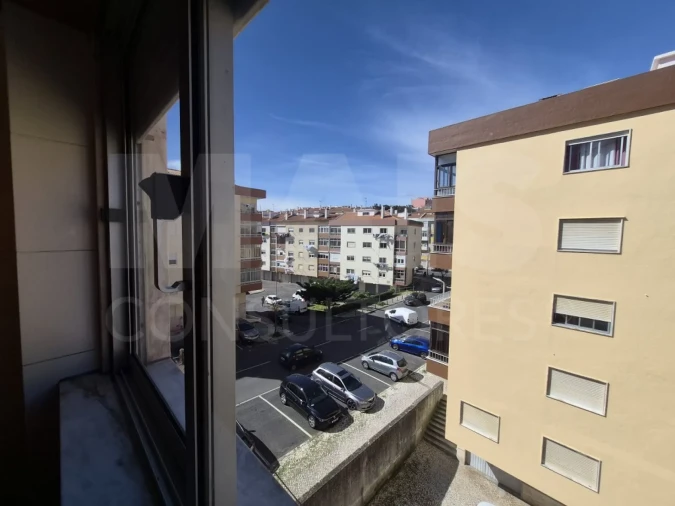 Apartamento T2 para Venda em Rio de Mouro Foto 9