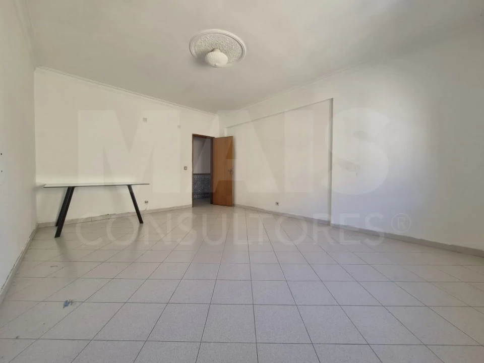 Apartamento T2 para Venda em Rio de Mouro Foto 5