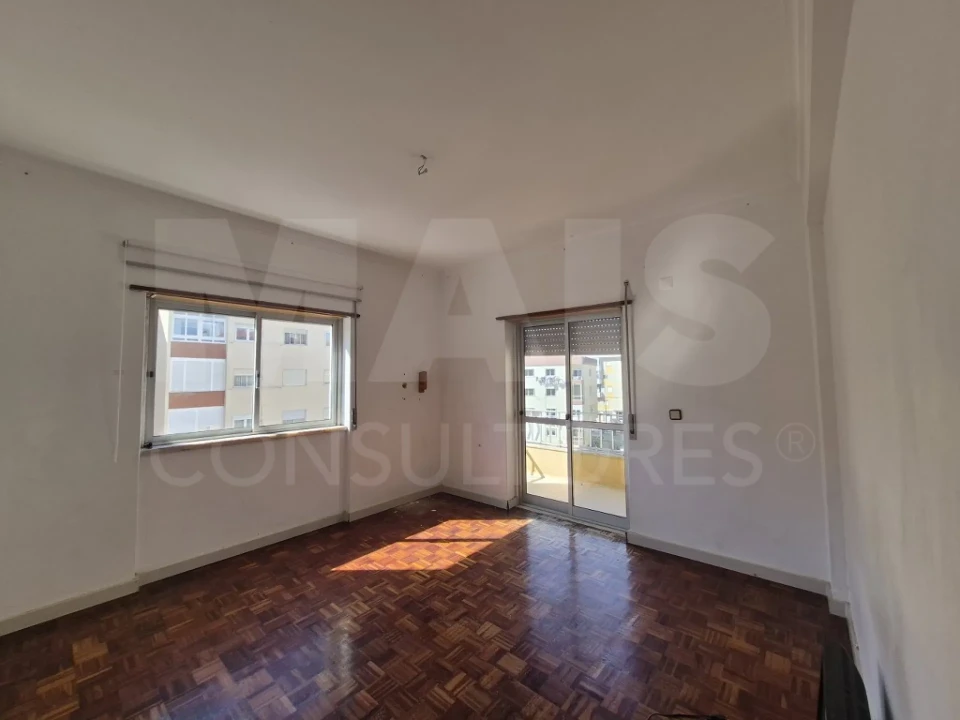 Apartamento T2 para Venda em Rio de Mouro Foto 6