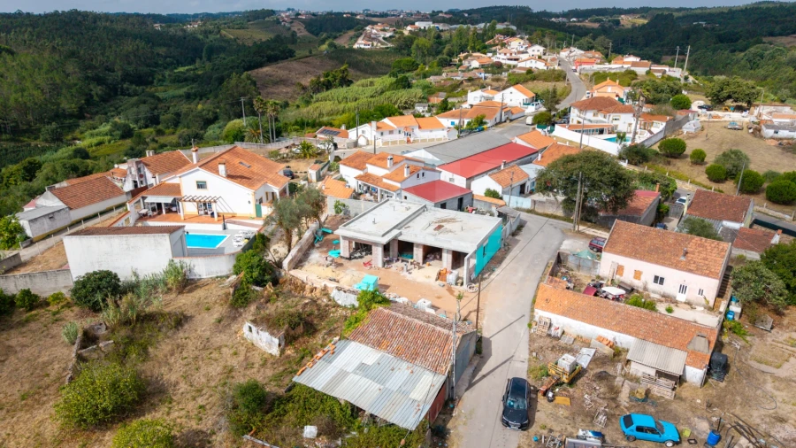 Moradia T3 para Venda em Salir de Matos Foto 11