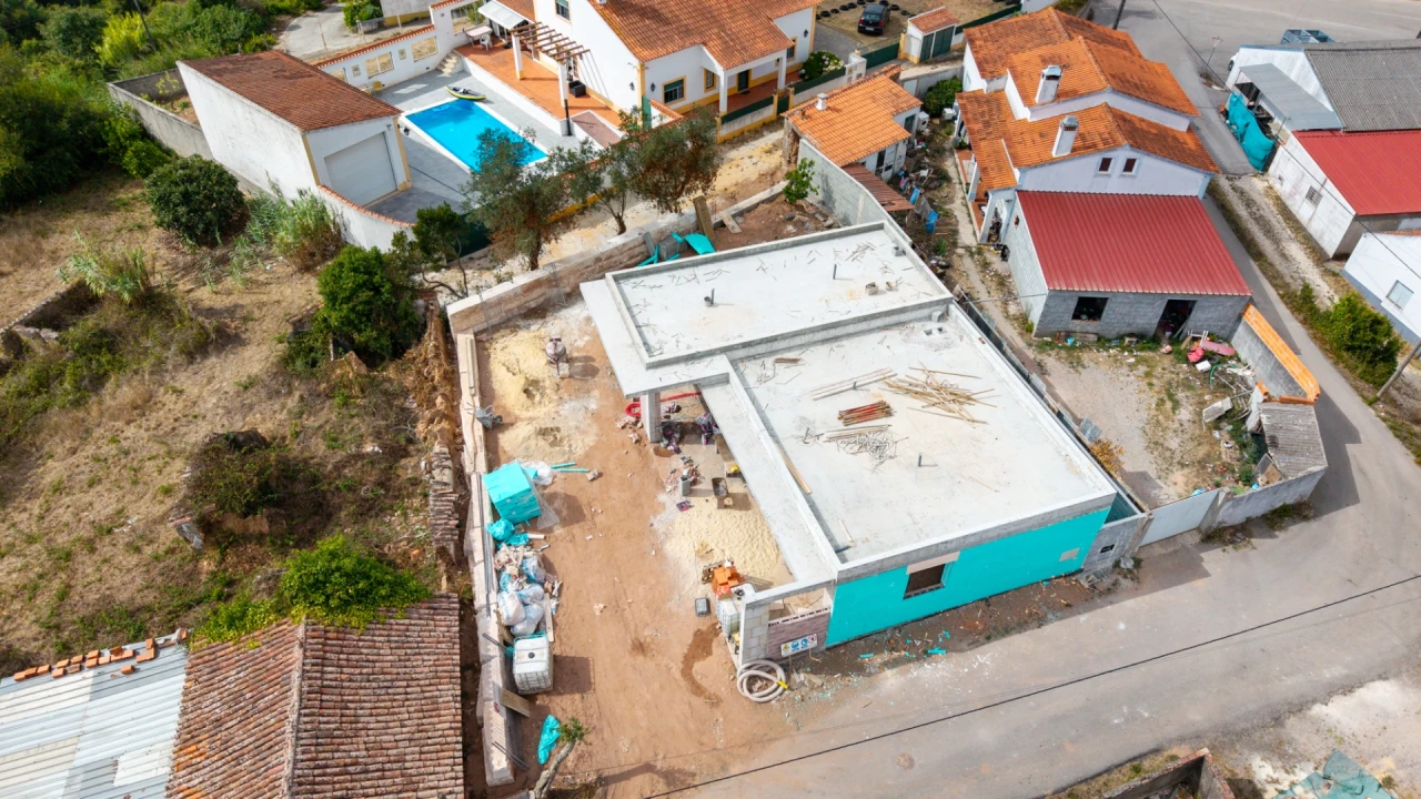 Moradia T3 para Venda em Salir de Matos Foto 6