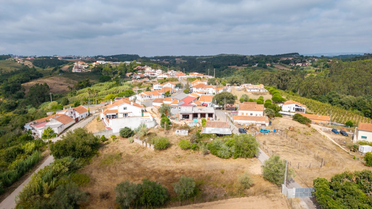 Moradia T3 para Venda em Salir de Matos Foto 10