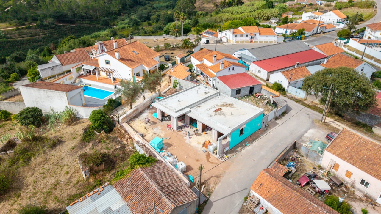 Moradia T3 para Venda em Salir de Matos Foto 1
