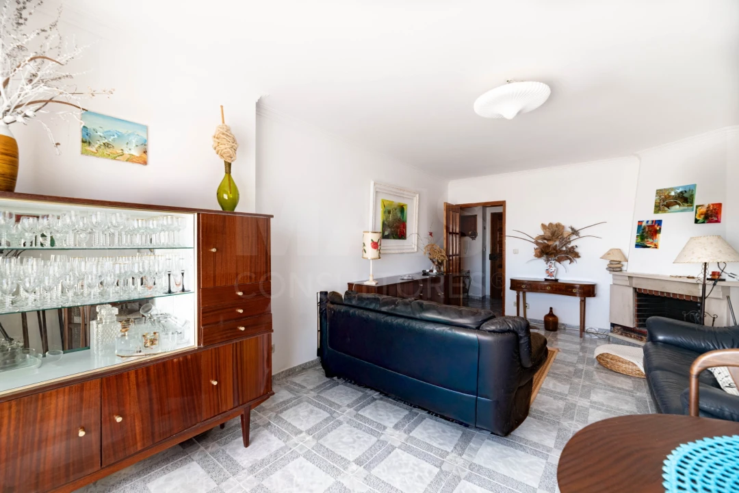 Apartamento T2 para Venda em Agualva e Mira-Sintra Foto 3