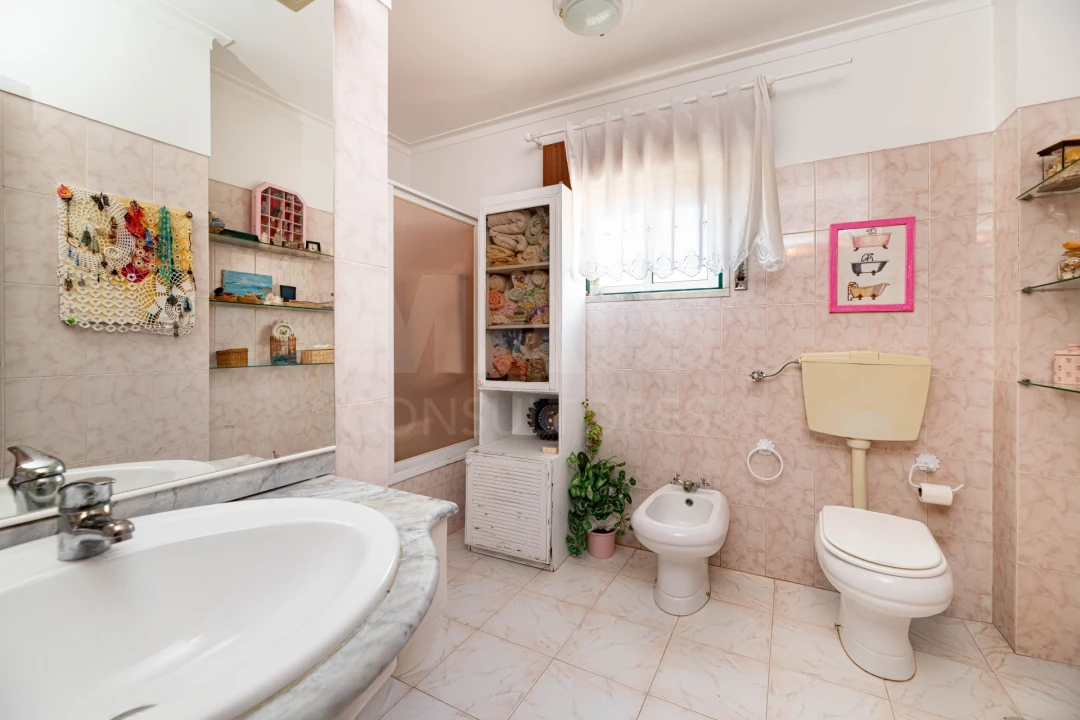 Apartamento T2 para Venda em Agualva e Mira-Sintra Foto 11