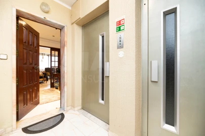 Apartamento T3 para Venda em Carnaxide e Queijas