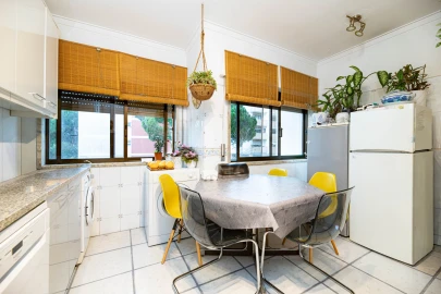 Apartamento T3 para Venda em Carnaxide e Queijas