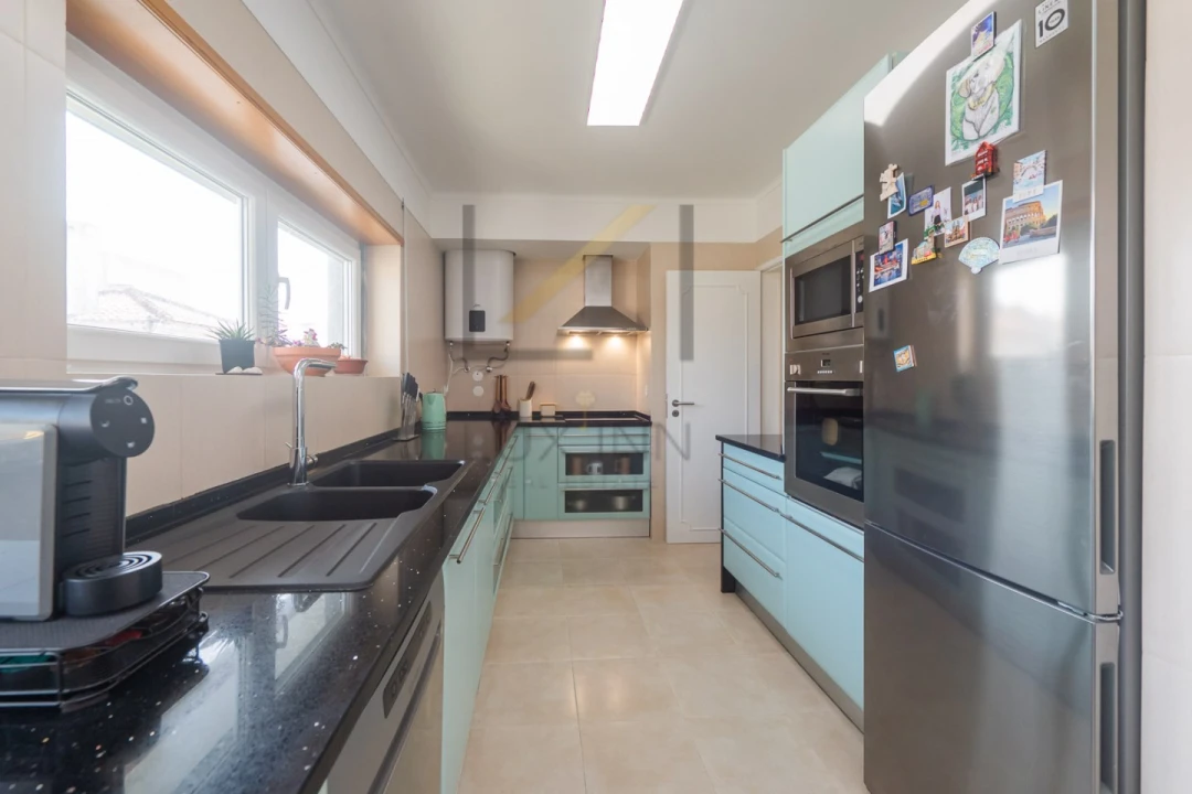 Apartamento T2 para Venda em Carcavelos e Parede Foto 5