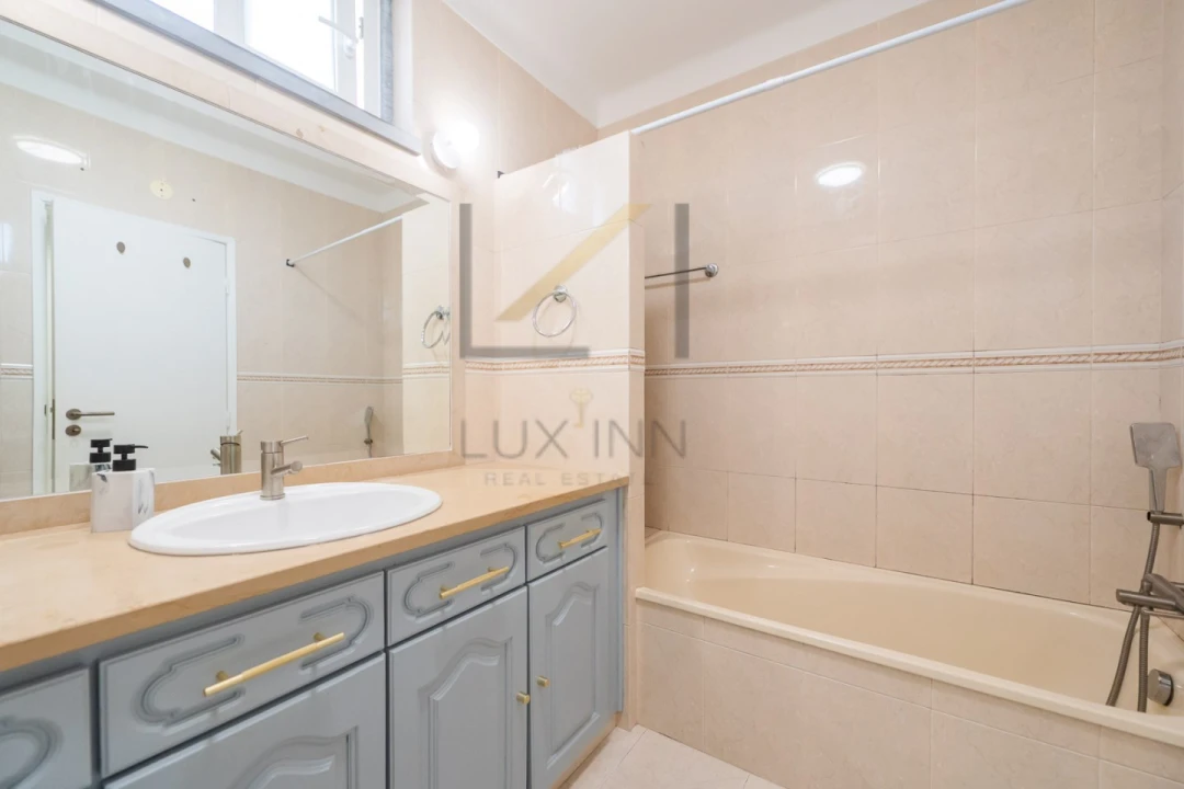 Apartamento T2 para Venda em Carcavelos e Parede Foto 10