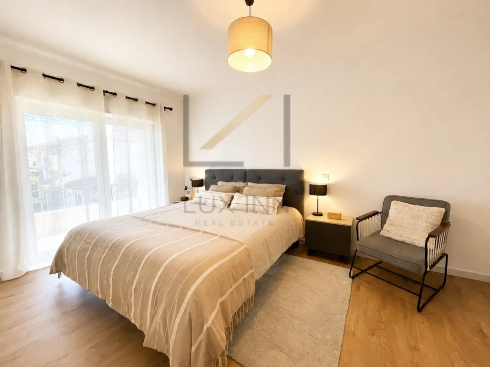 Apartamento T2 para Venda em Carcavelos e Parede Foto 1