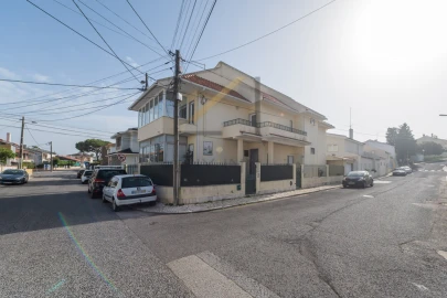 Apartamento T2 para Venda em Carcavelos e Parede
