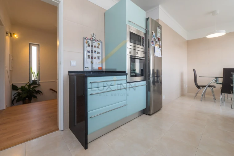 Apartamento T2 para Venda em Carcavelos e Parede Foto 4