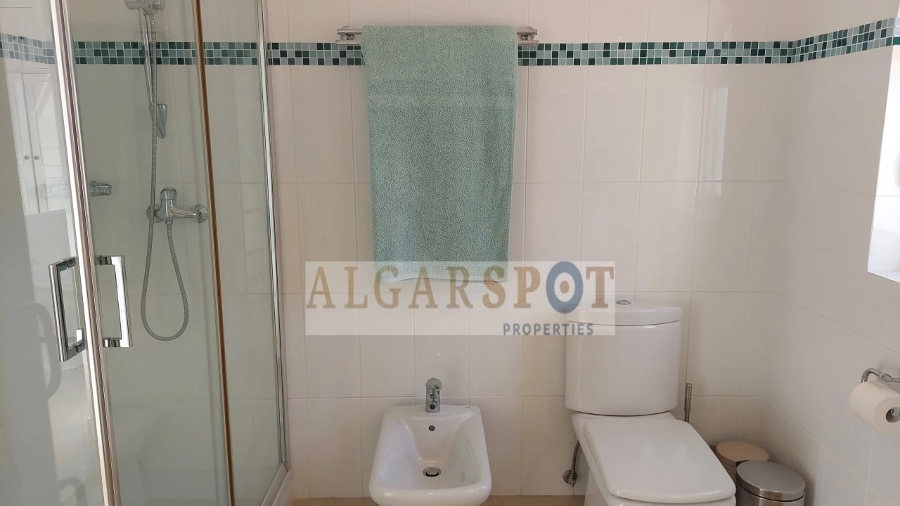 Moradia T4 para Venda em Santa Barbara de Nexe Foto 29