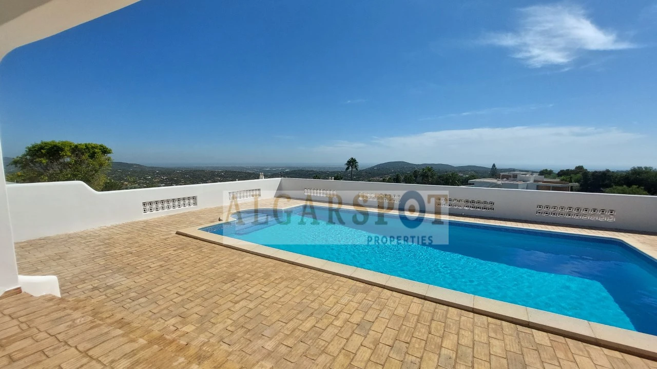 Moradia T4 para Venda em Santa Barbara de Nexe Foto 41