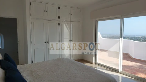Moradia T4 para Venda em Santa Barbara de Nexe