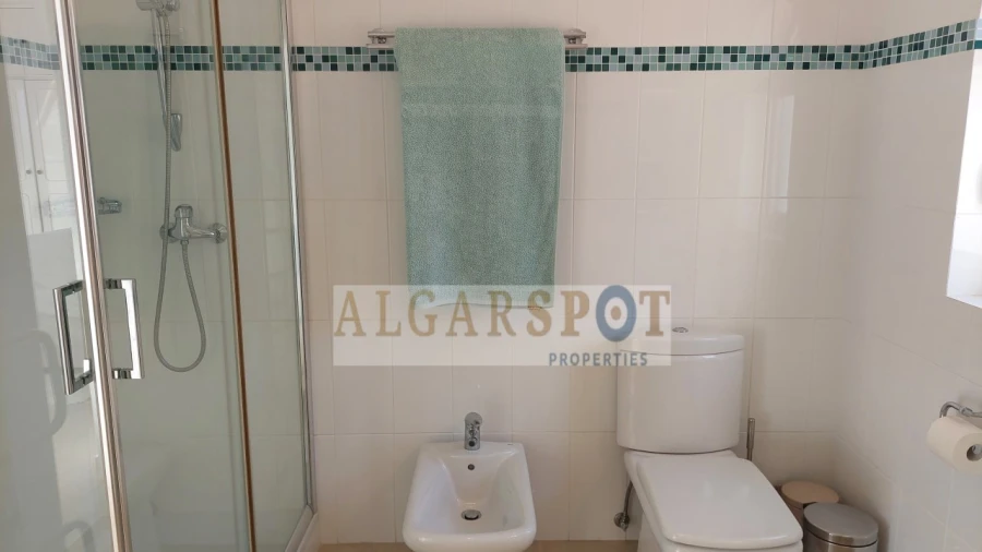 Moradia T4 para Venda em Santa Barbara de Nexe Foto 29