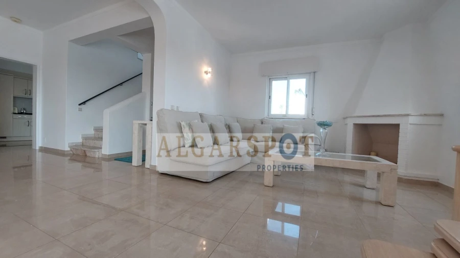 Moradia T4 para Venda em Santa Barbara de Nexe Foto 22