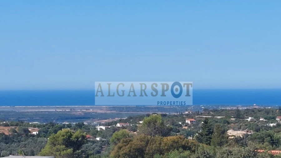 Moradia T4 para Venda em Santa Barbara de Nexe