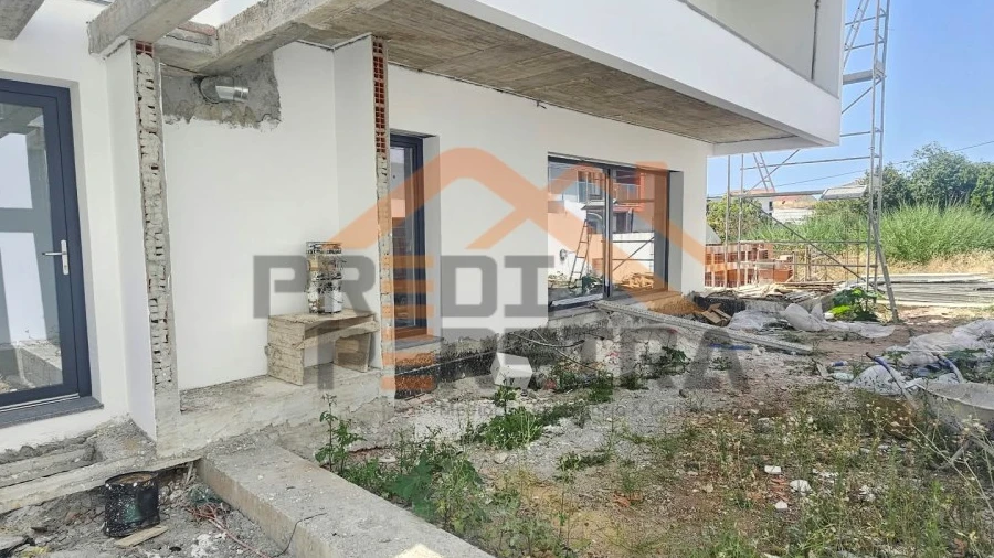 Moradia T4 para Venda em Pontinha e Famões