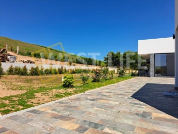 Moradia T4 para Venda em Azueira e Sobral da Abelheira