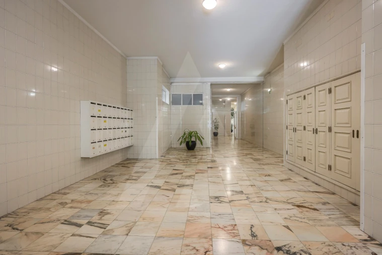 Apartamento T2 para Venda em Mafamude e Vilar do Paraíso Foto 32