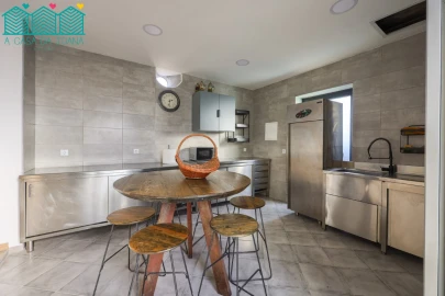 Quarto para Arrendamento em Aradas