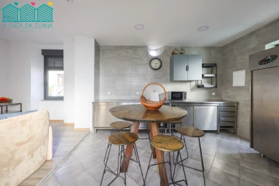 Quarto para Arrendamento em Aradas