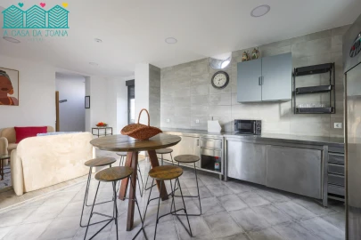 Quarto para Arrendamento em Aradas
