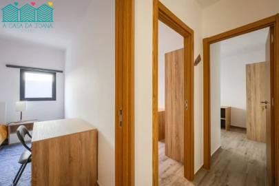 Quarto para Arrendamento em Aradas