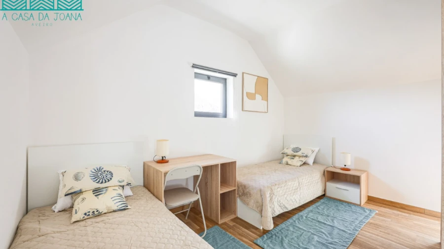 Quarto para Arrendamento em Aradas