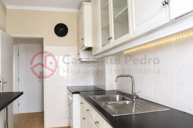 Apartamento T3 para Venda em Amora Foto 5