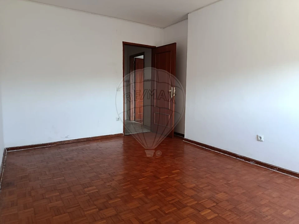 Apartamento T3 para Venda em Oliveira do Douro Foto 11