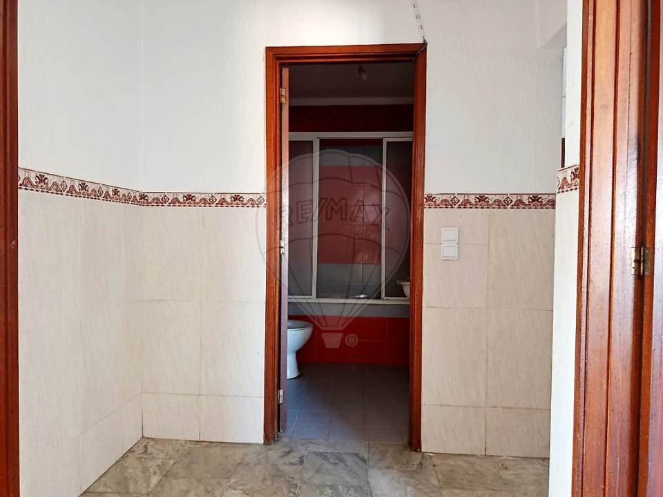 Apartamento T3 para Venda em Oliveira do Douro Foto 8