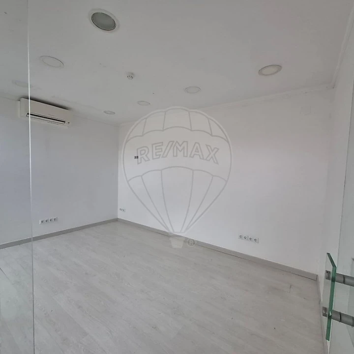 Loja para Venda em Carcavelos e Parede Foto 2