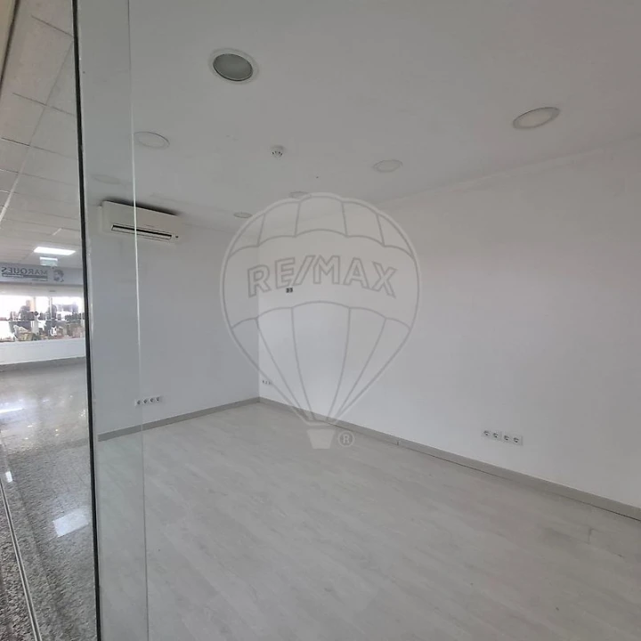 Loja para Venda em Carcavelos e Parede Foto 3