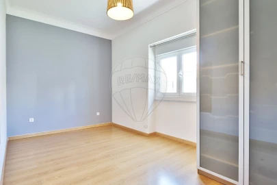 Apartamento T2 para Venda em Benfica