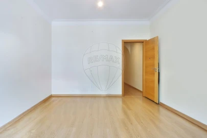 Apartamento T2 para Venda em Benfica