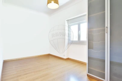 Apartamento T2 para Venda em Benfica