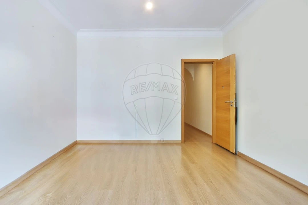 Apartamento T2 para Venda em Benfica Foto 1